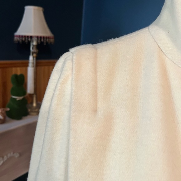 This is a white/cream wool vintage, long coat. Size 5/6. - Picture 6 of 11